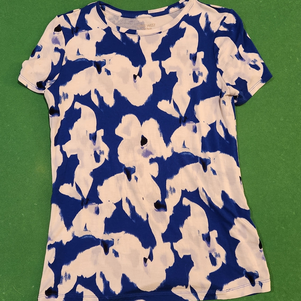 🧡3 for $20 / Nine West Blue and White Patterned Top